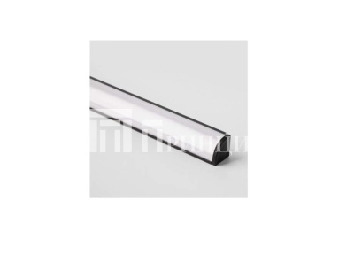 Uglovoi aliuminievyi profil` 16 CHiornyi v upakovke