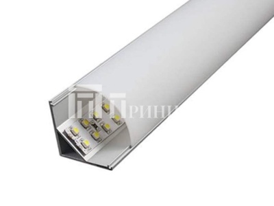 Uglovoi anodirovannyi profil` s ekranom 